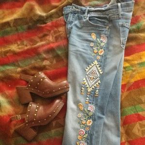 Light washed boho embroidered jeans